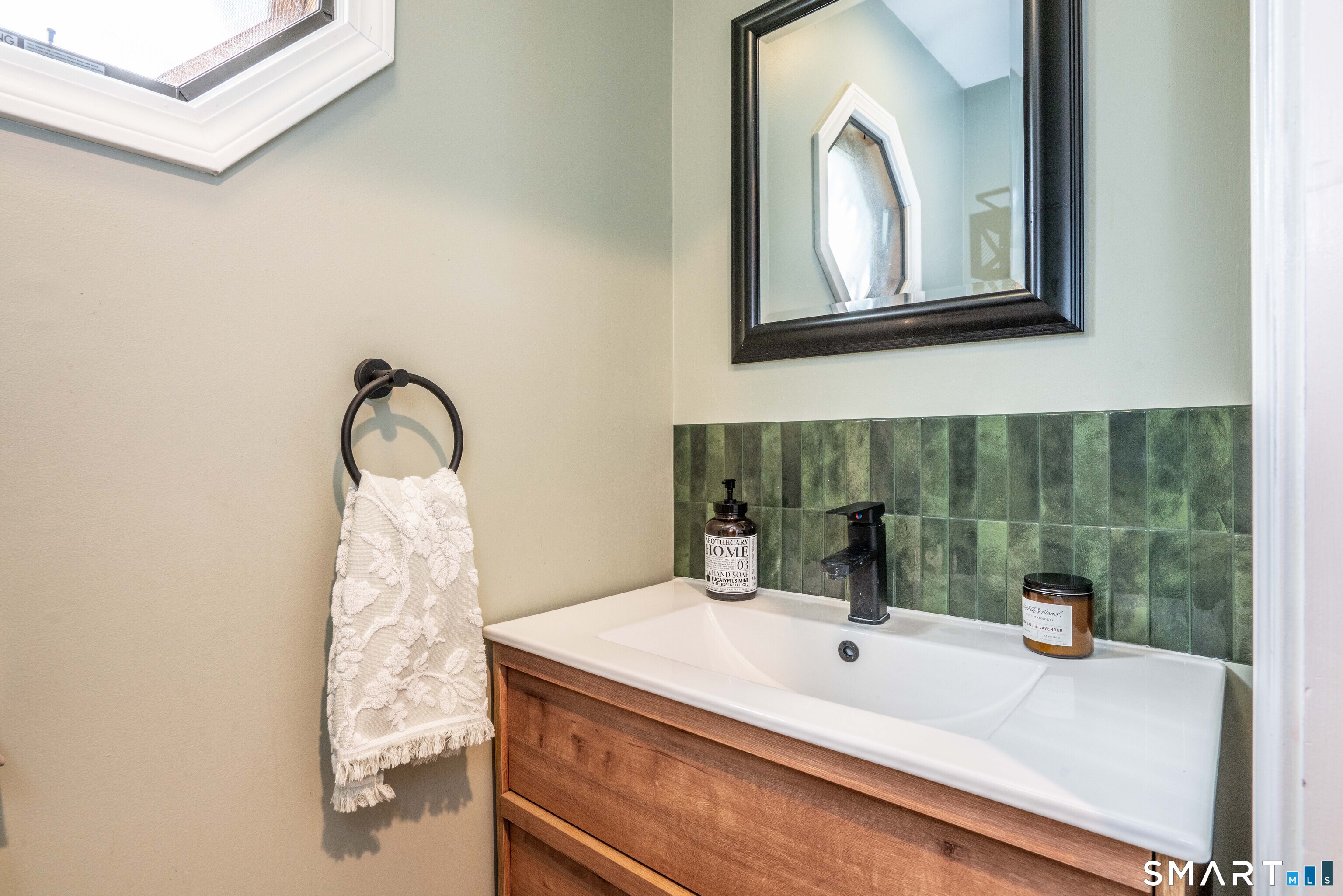 81 Fox Run Court Newington CT 06111