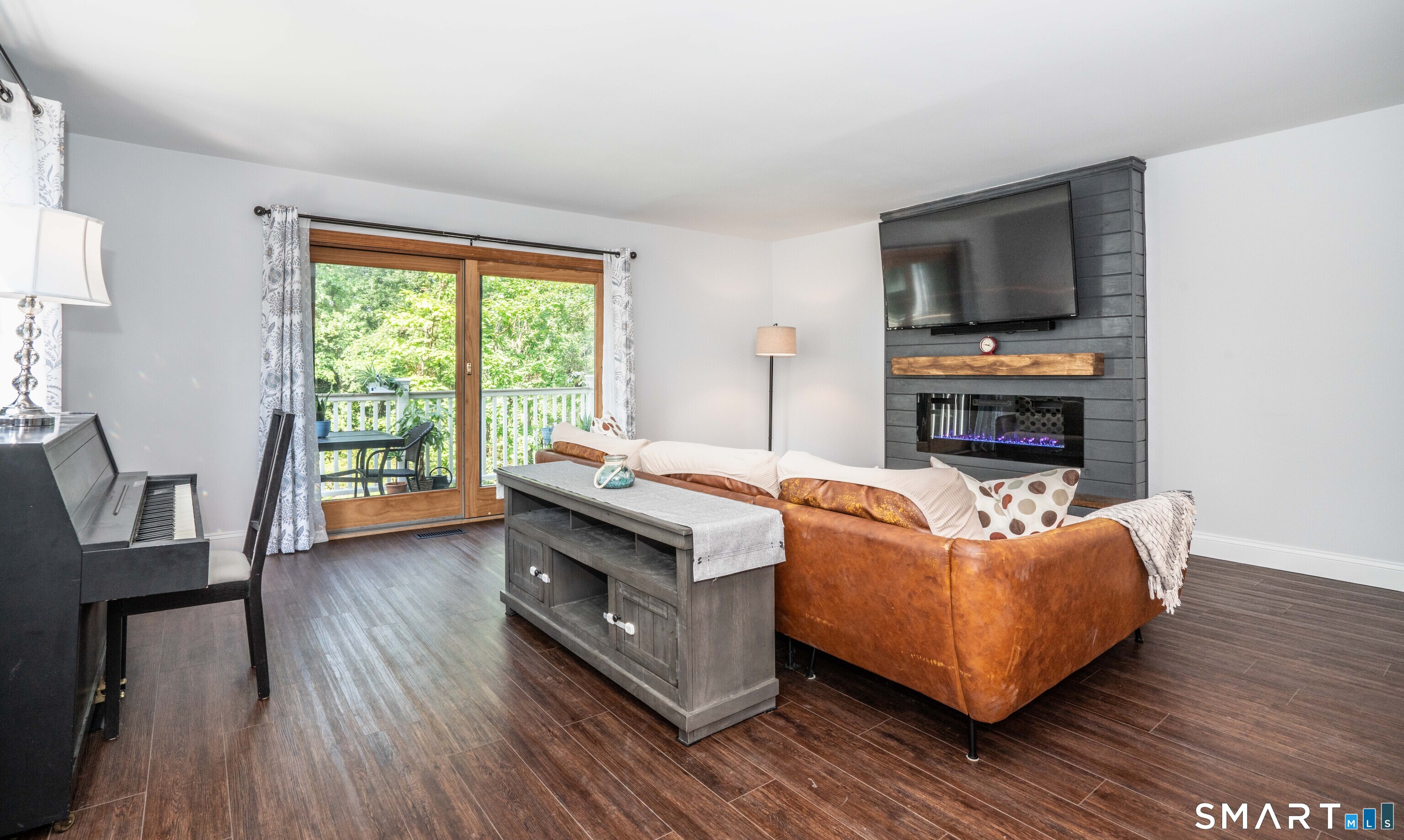 81 Fox Run Court Newington CT 06111