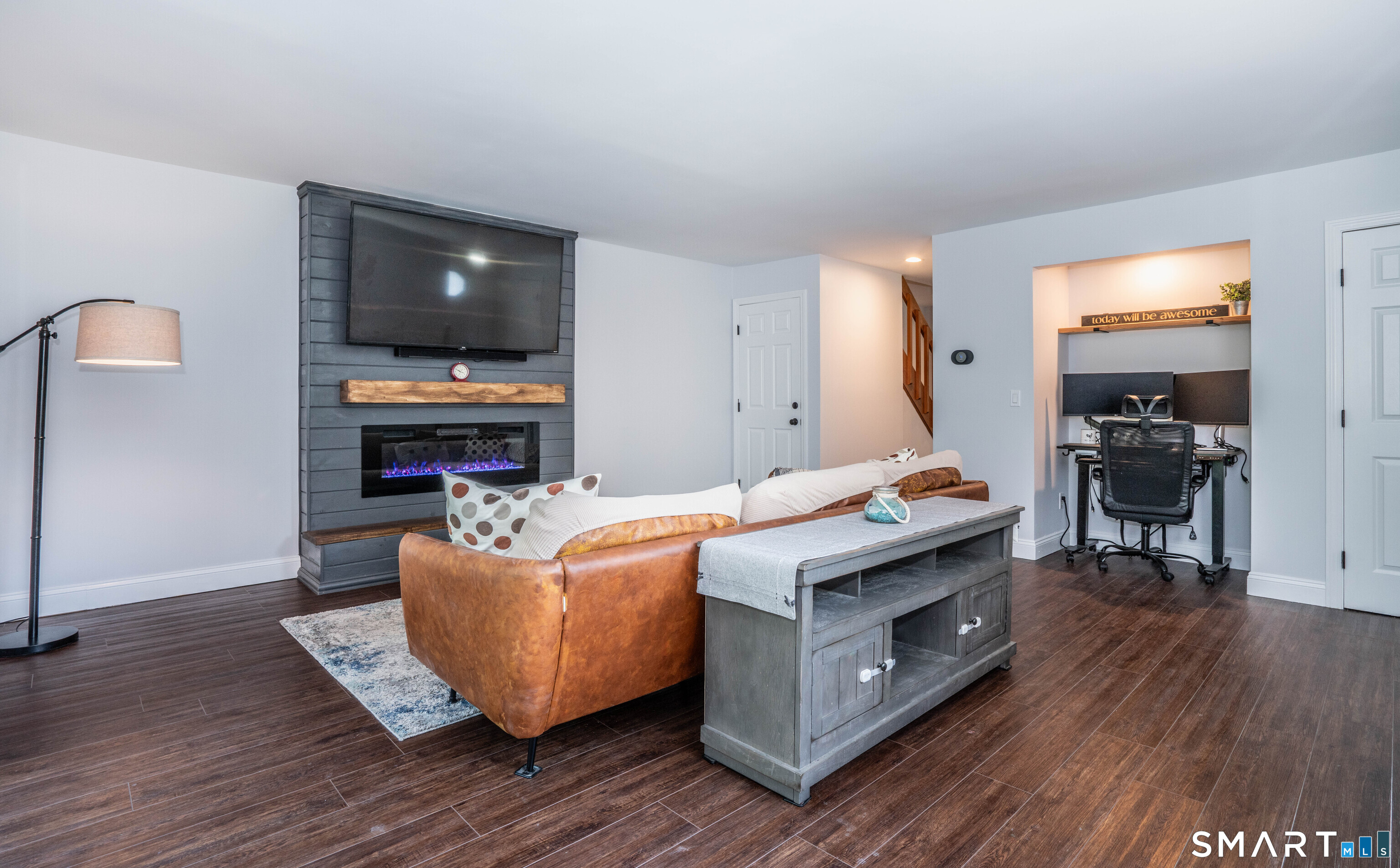 81 Fox Run Court Newington CT 06111