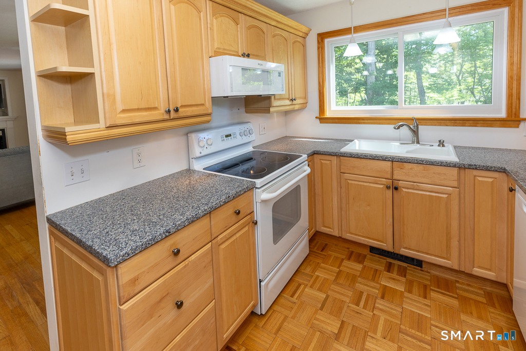 91 Riverview Road East Lyme CT 06357