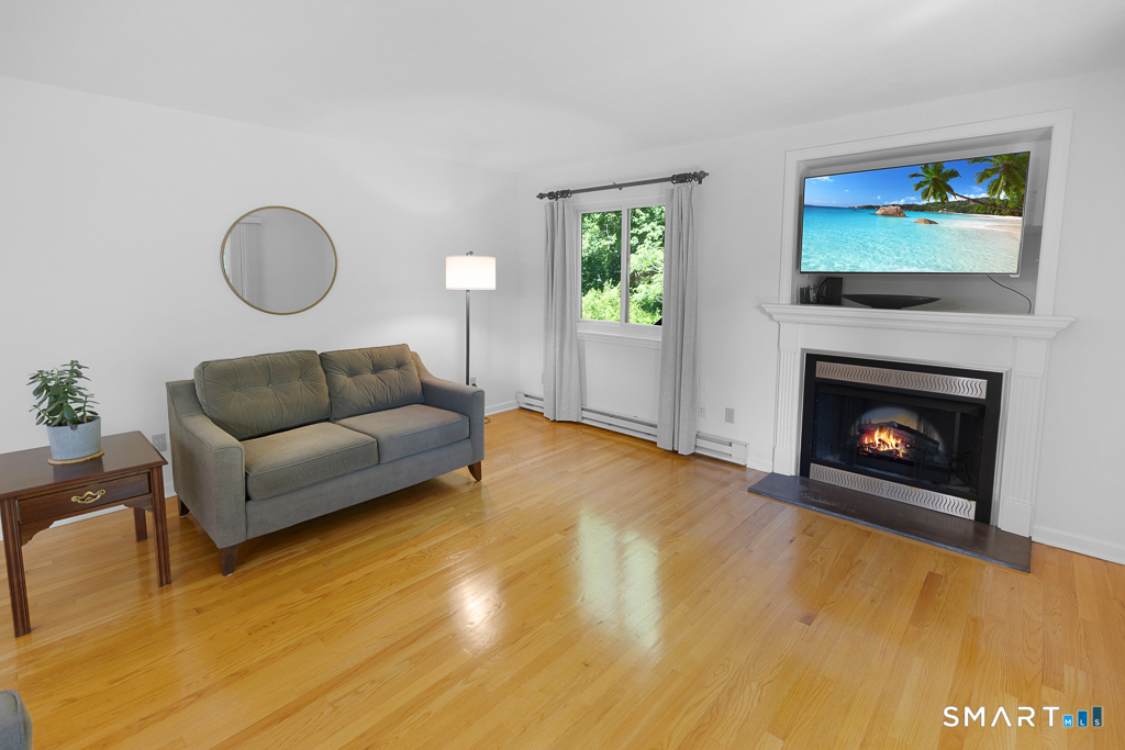 91 Riverview Road East Lyme CT 06357