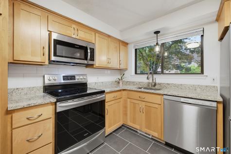 2 Canterbury Court Middletown CT 06457