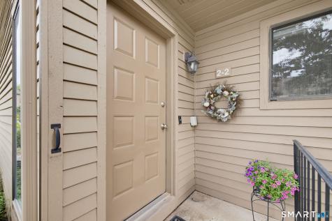 2 Canterbury Court Middletown CT 06457