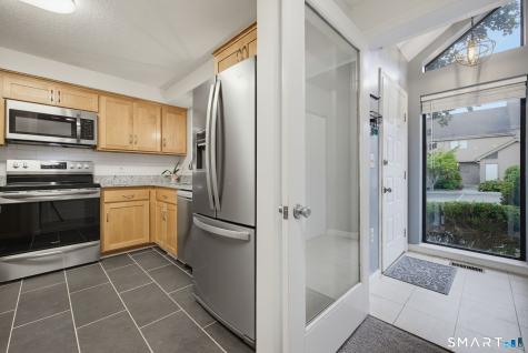 2 Canterbury Court Middletown CT 06457