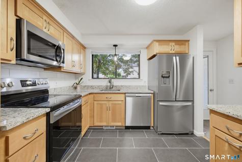 2 Canterbury Court Middletown CT 06457