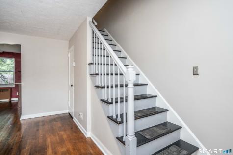 51 Arnold Way West Hartford CT 06119