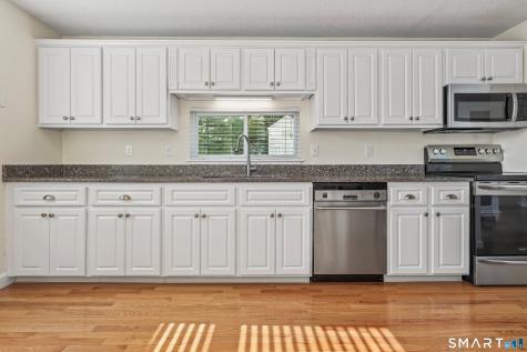 37 Old Mill Court Simsbury CT 06070
