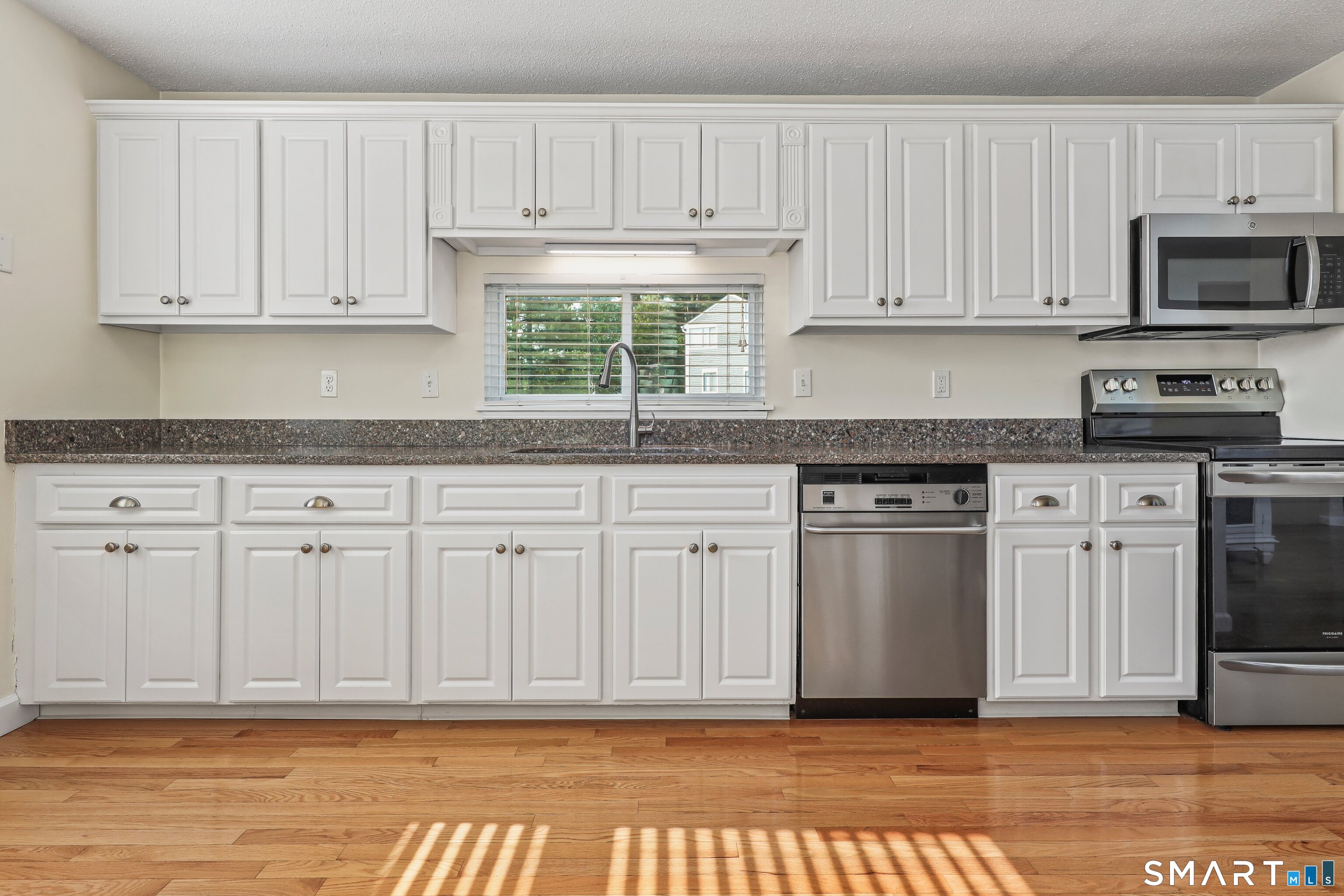 37 Old Mill Court Simsbury CT 06070