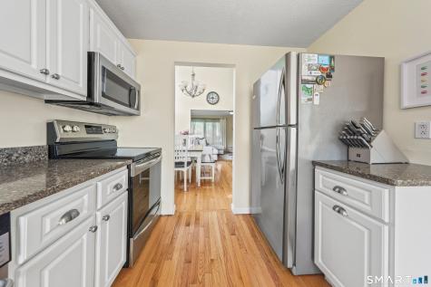 37 Old Mill Court Simsbury CT 06070