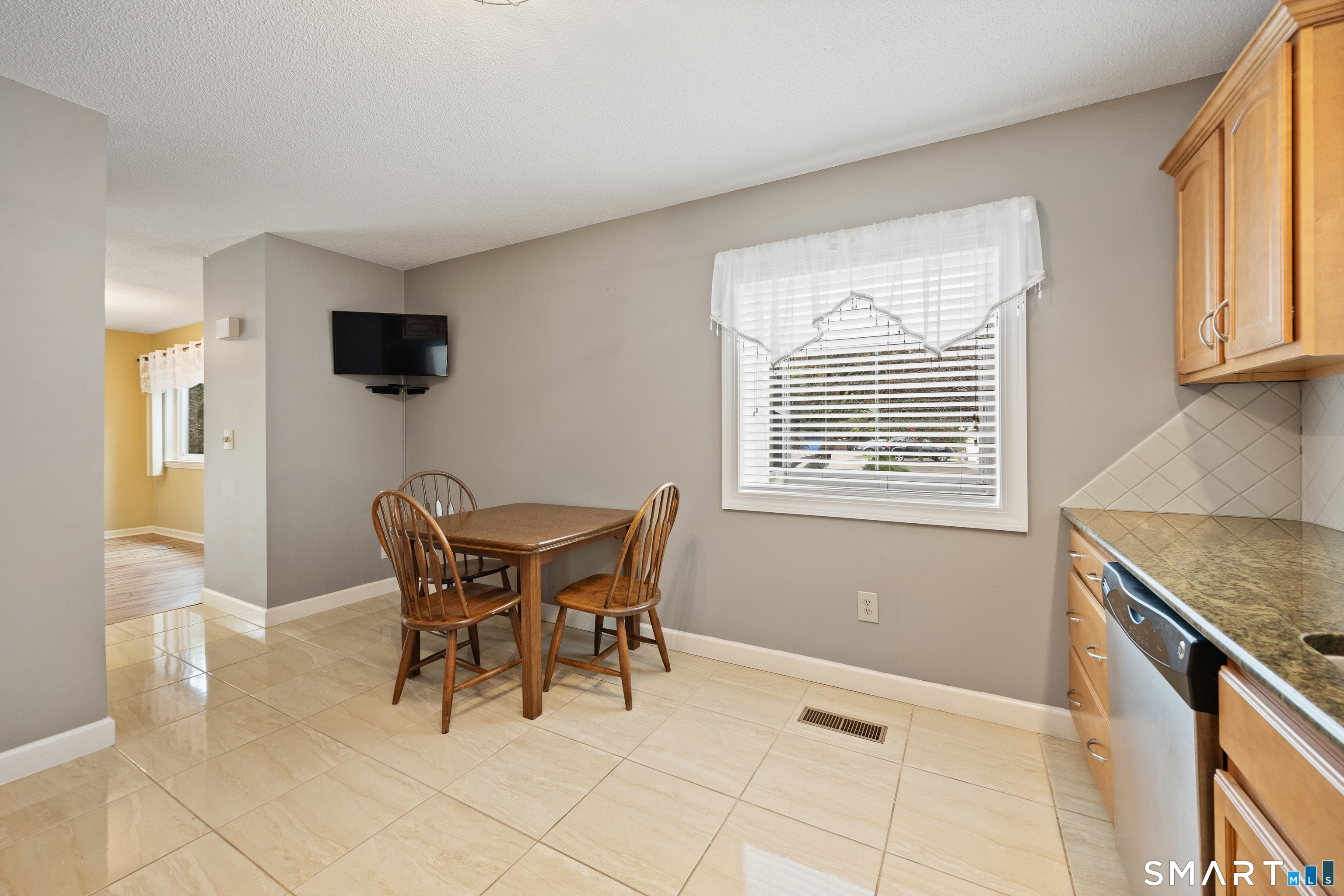 27 Fox Run Court Newington CT 06111