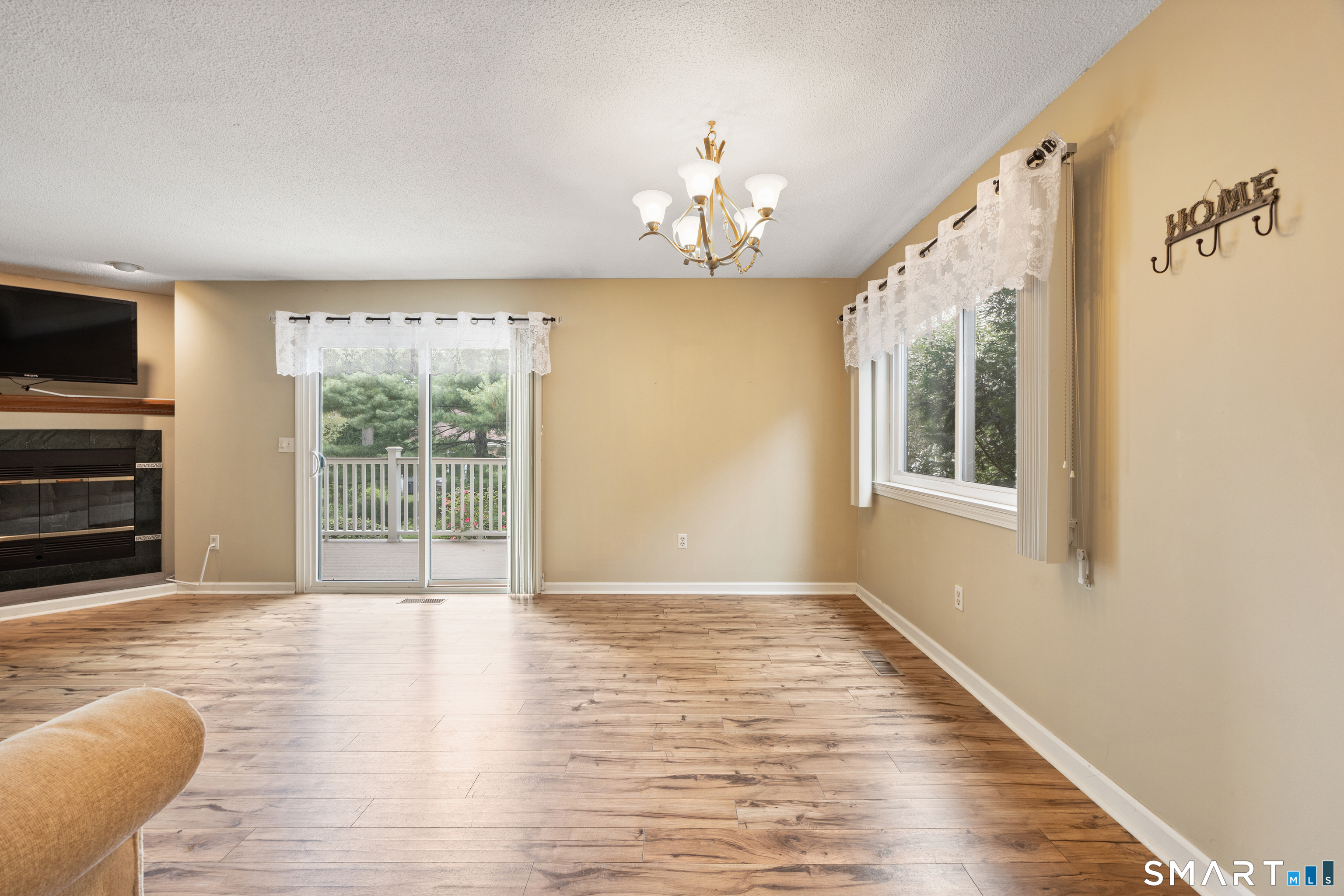 27 Fox Run Court Newington CT 06111