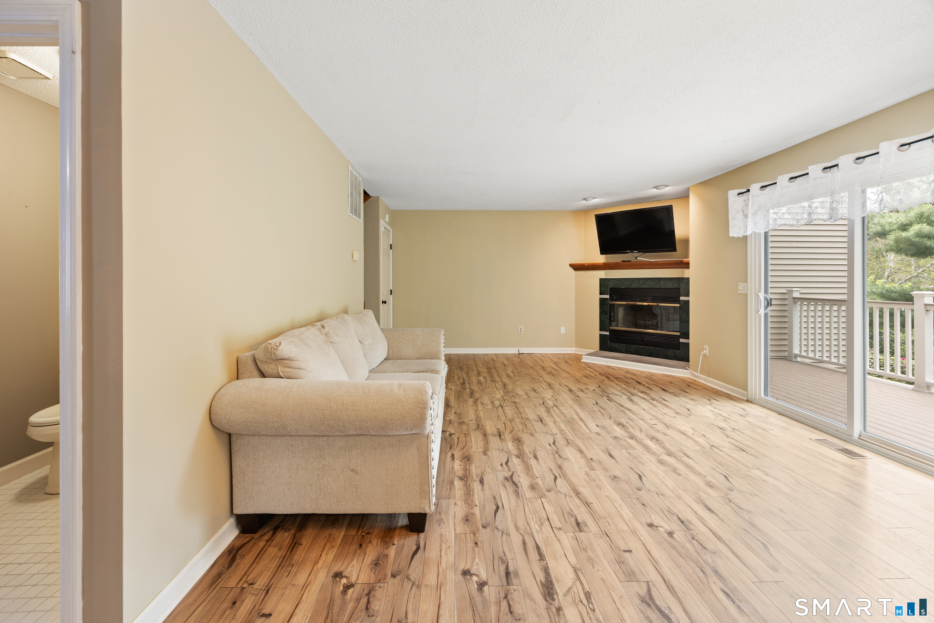 27 Fox Run Court Newington CT 06111