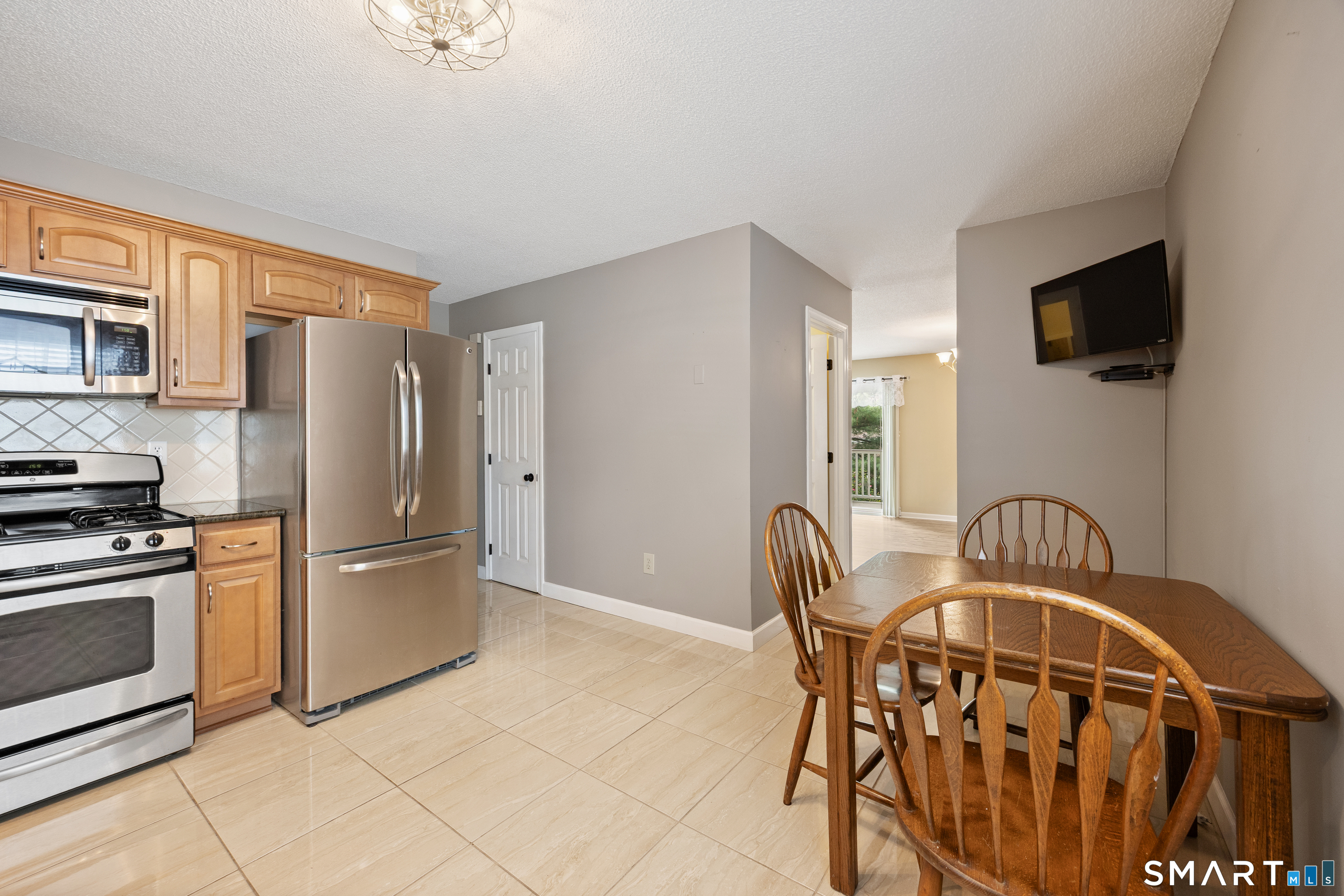 27 Fox Run Court Newington CT 06111