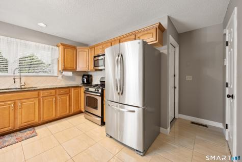 27 Fox Run Court Newington CT 06111
