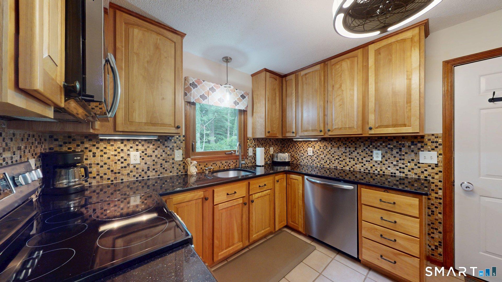 91 Carriage House Enfield CT 06082