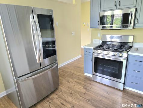 30 Apple Hill Newington CT 06111
