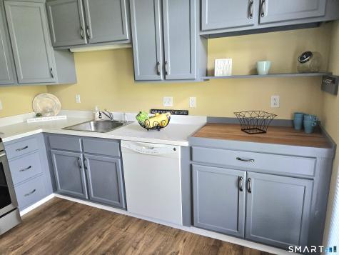 30 Apple Hill Newington CT 06111