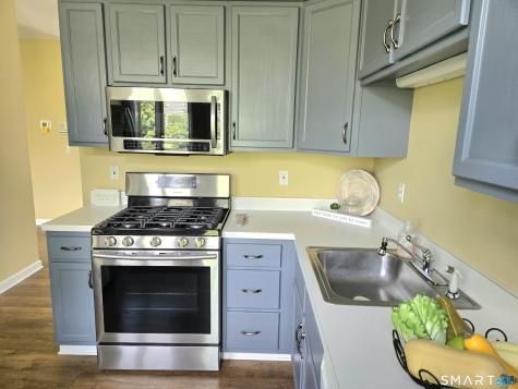 30 Apple Hill Newington CT 06111