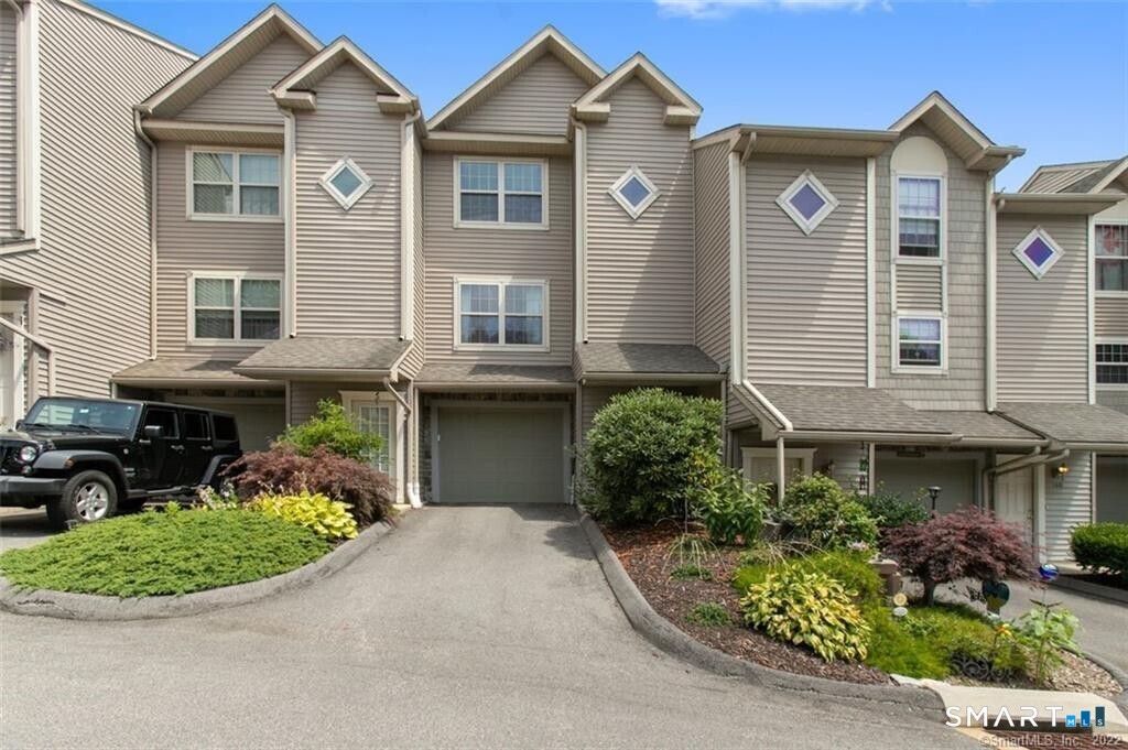 19 Hawthorne Drive New London CT 06320