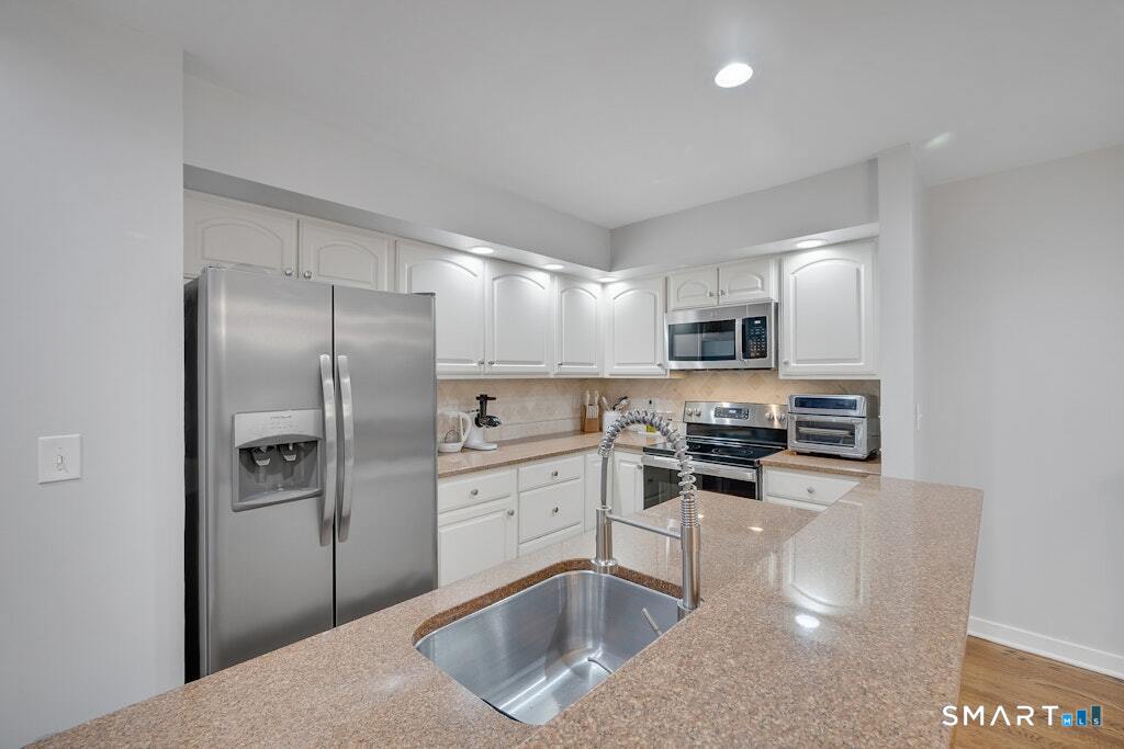28 Paisley Lane Fairfield CT 06825