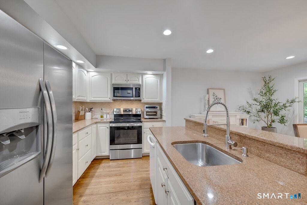 28 Paisley Lane Fairfield CT 06825