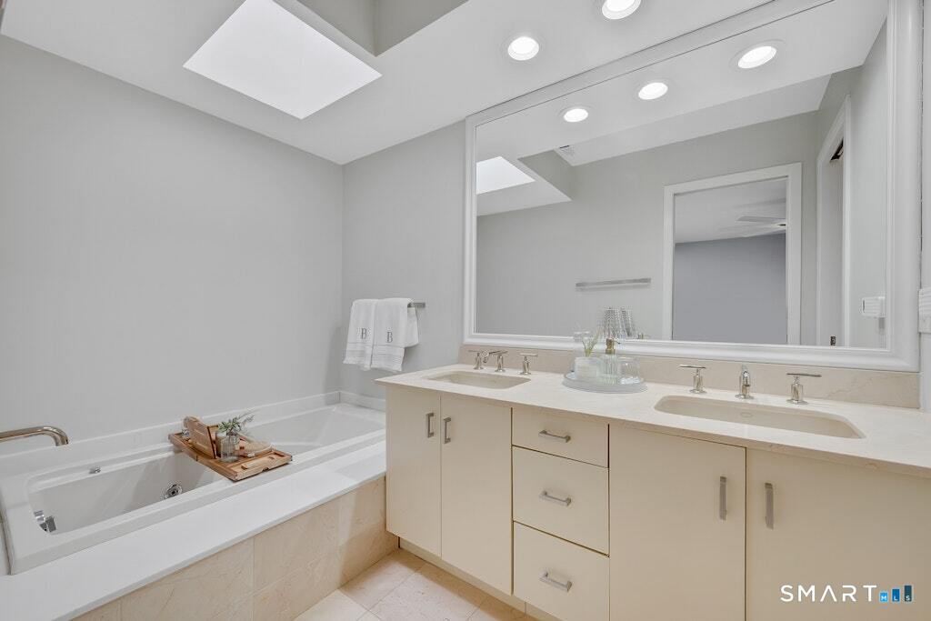 28 Paisley Lane Fairfield CT 06825
