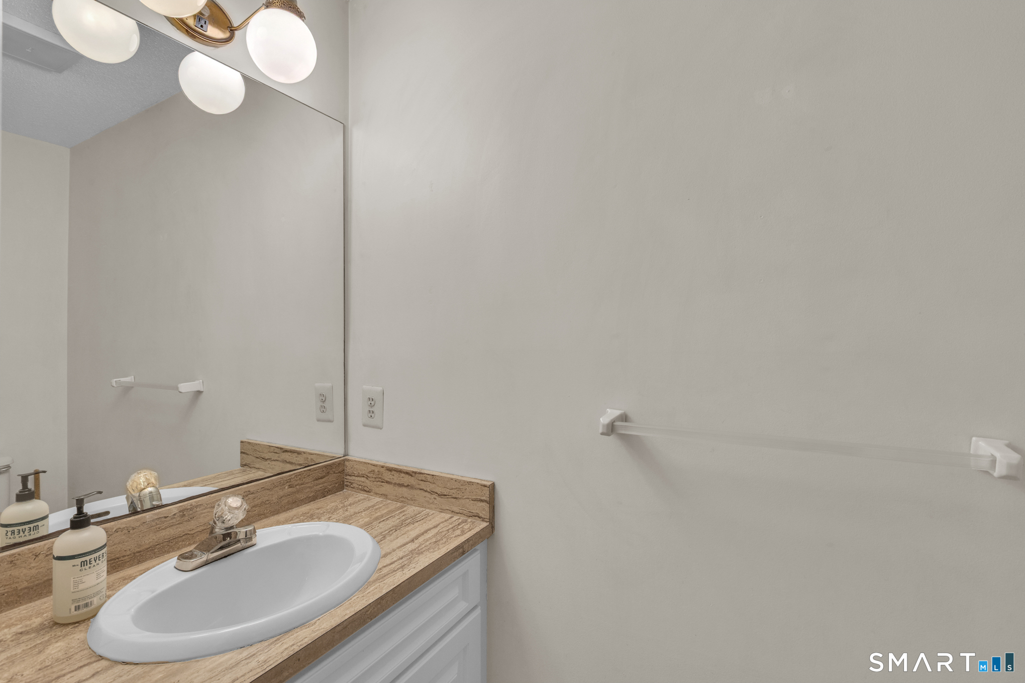 26 Kowal Court Newington CT 06111