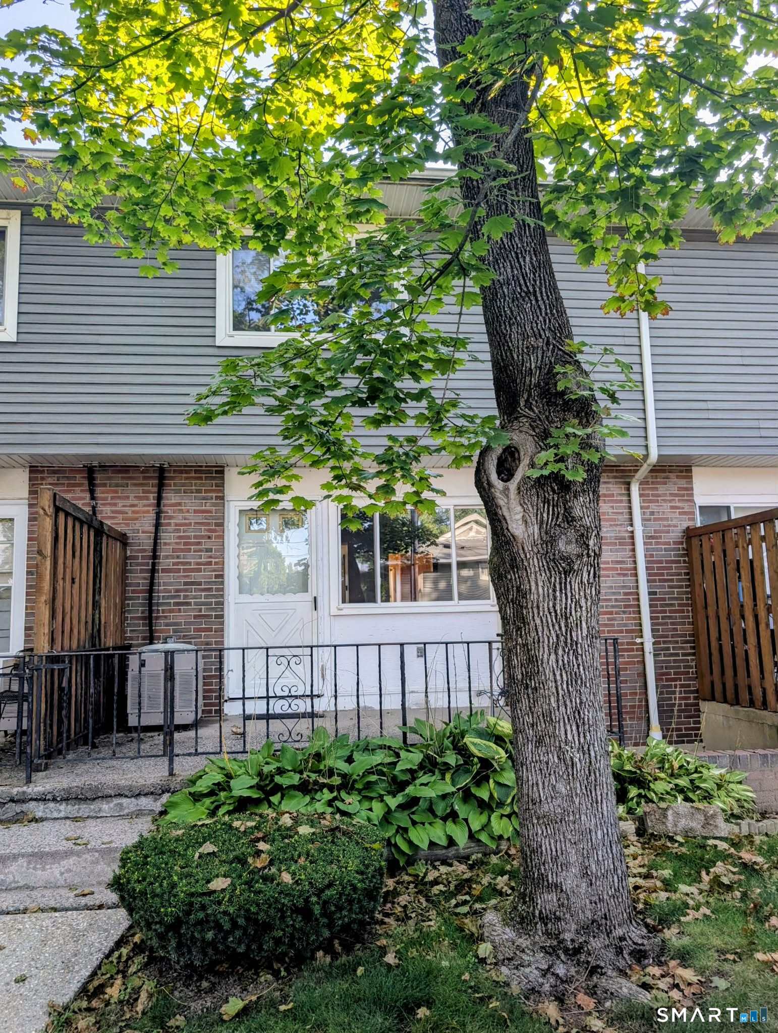 2 Camelot Drive Bloomfield CT 06002