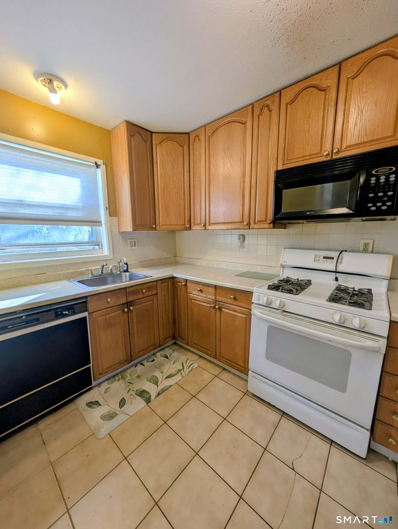 2 Camelot Drive Bloomfield CT 06002
