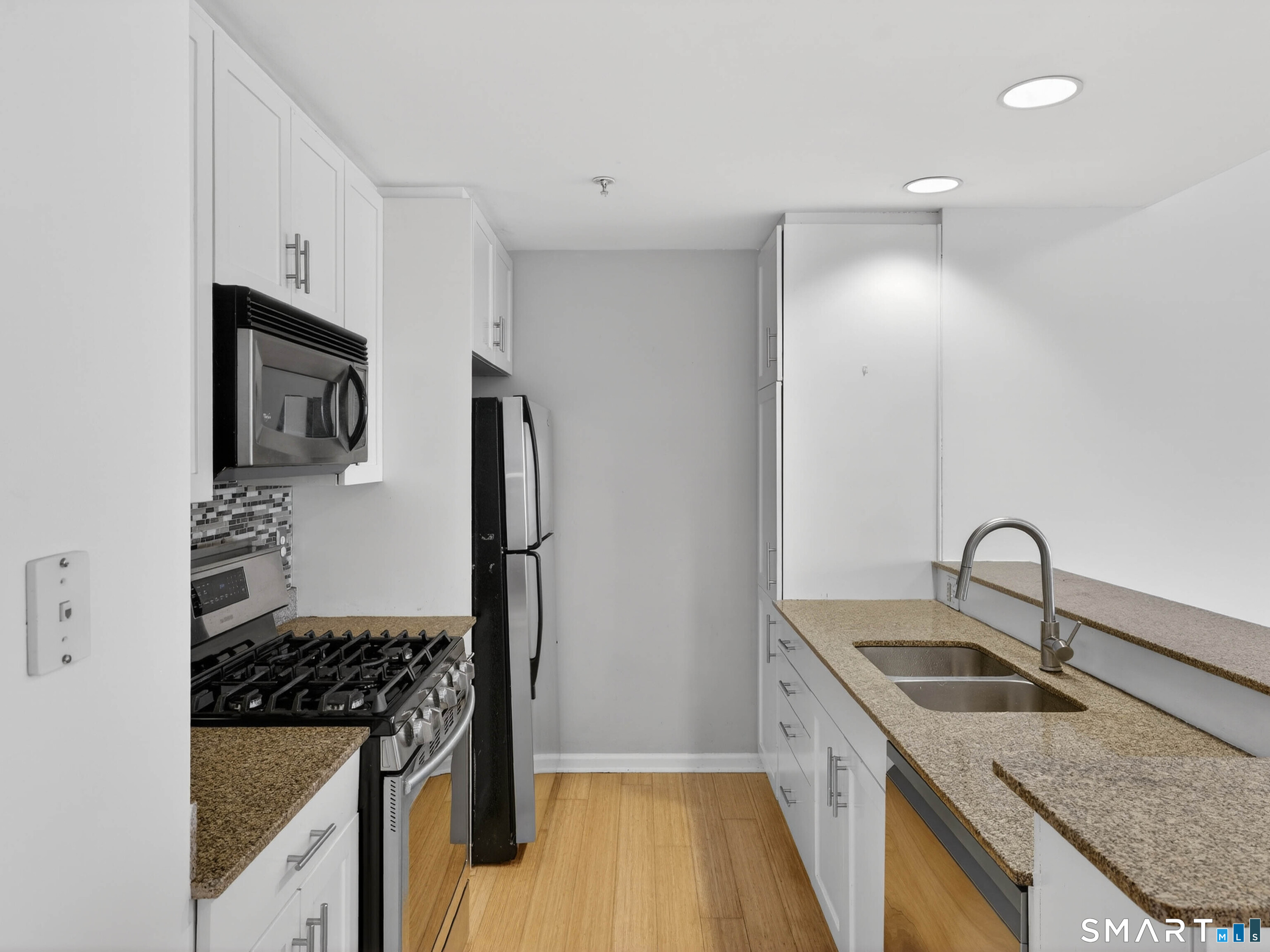 400 Bank Street New London CT 06320