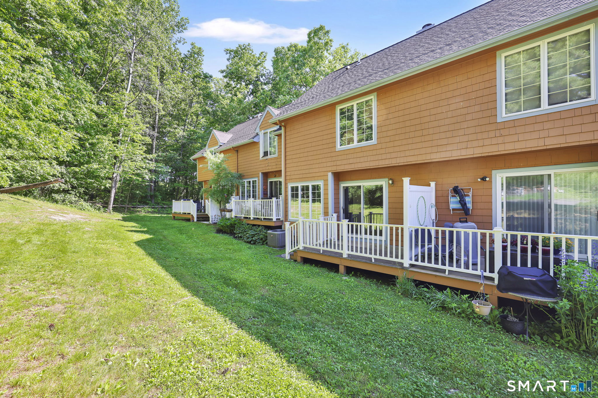 8 Julia Court East Windsor CT 06016