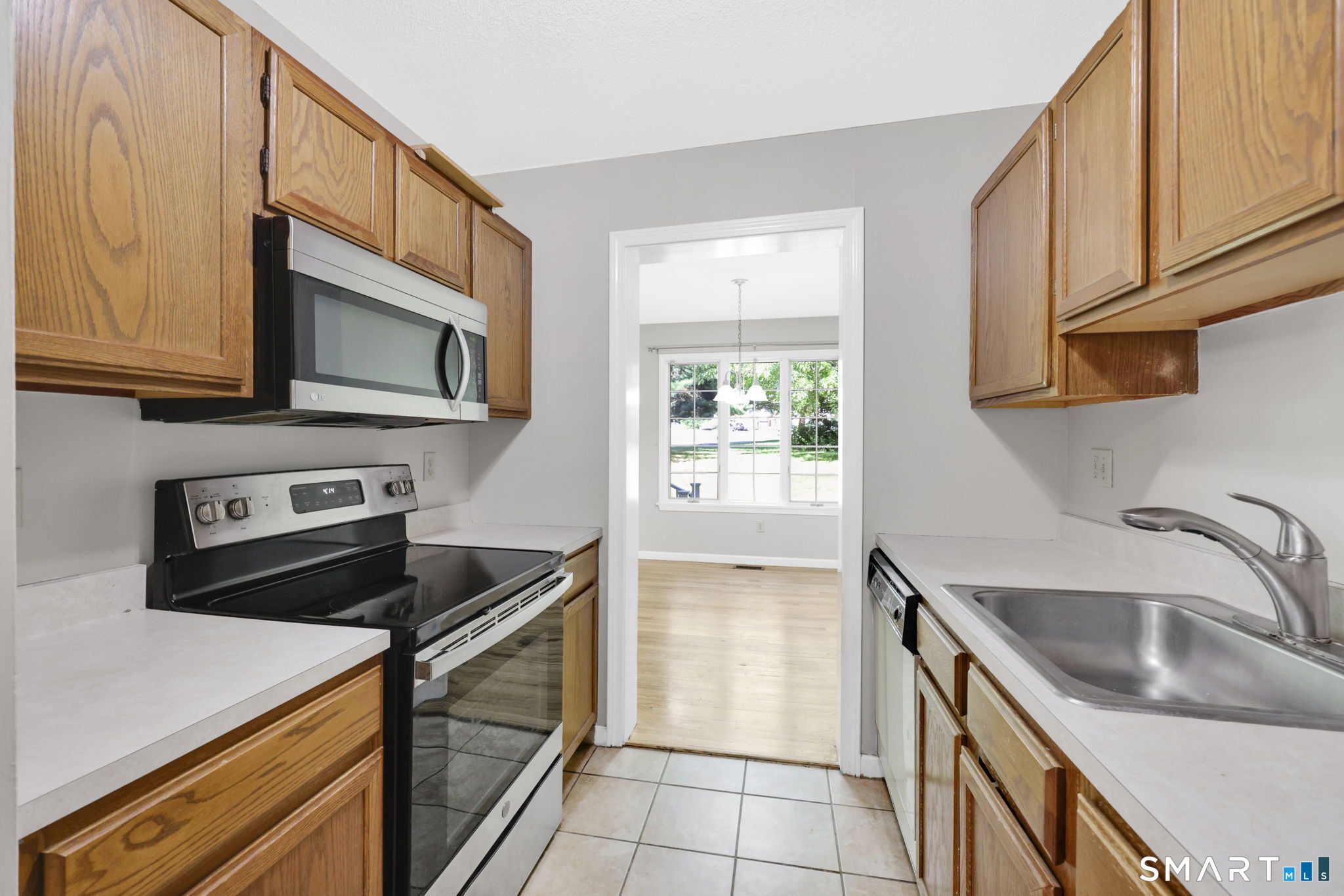 8 Julia Court East Windsor CT 06016
