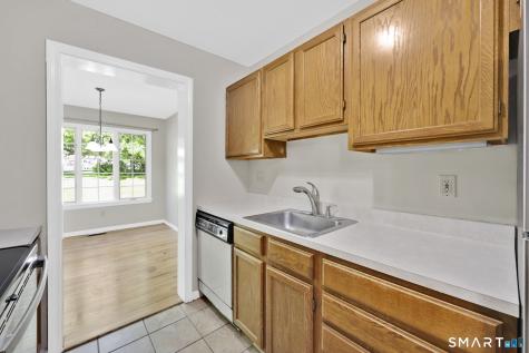 8 Julia Court East Windsor CT 06016