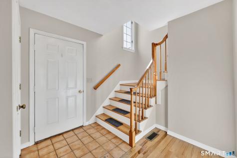 8 Julia Court East Windsor CT 06016