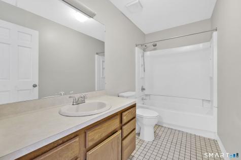8 Julia Court East Windsor CT 06016