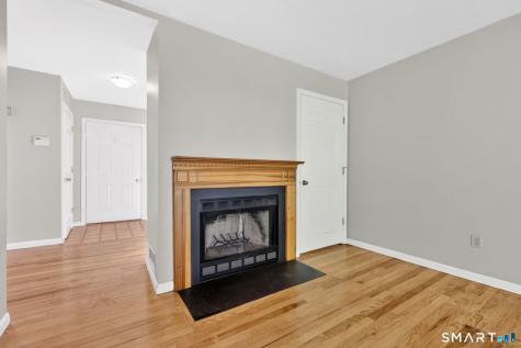 8 Julia Court East Windsor CT 06016