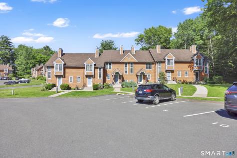 8 Julia Court East Windsor CT 06016