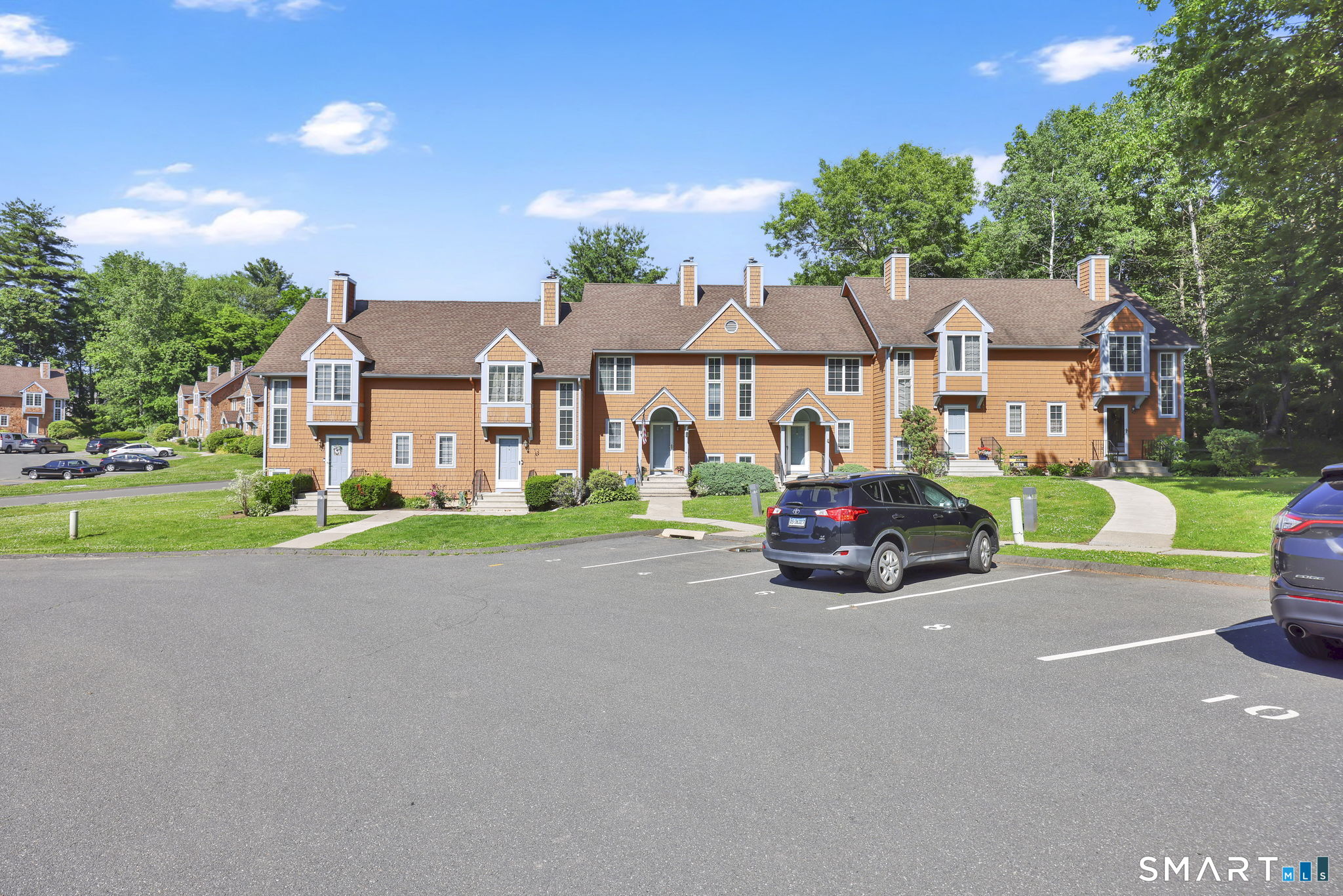 8 Julia Court East Windsor CT 06016