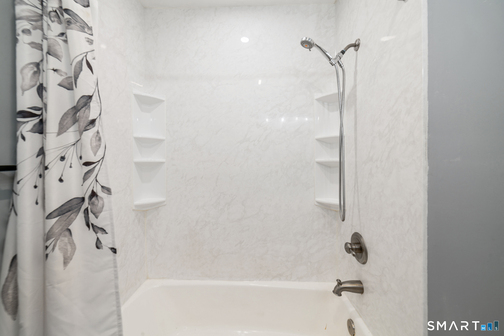 33 Bay Path Way Branford CT 06405