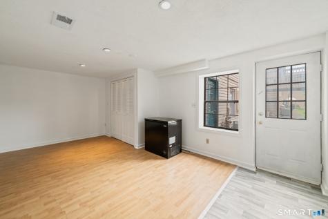 33 Bay Path Way Branford CT 06405