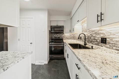33 Bay Path Way Branford CT 06405