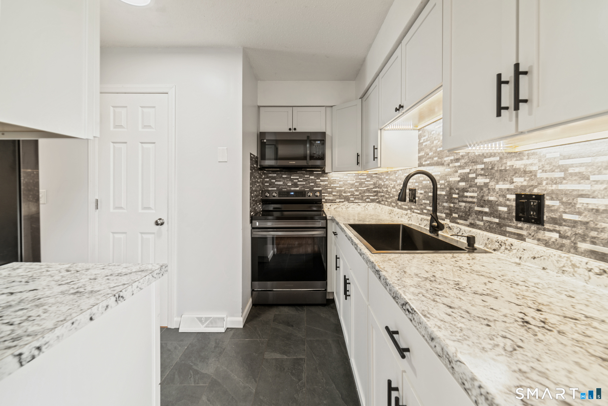 33 Bay Path Way Branford CT 06405