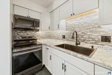 33 Bay Path Way Branford CT 06405