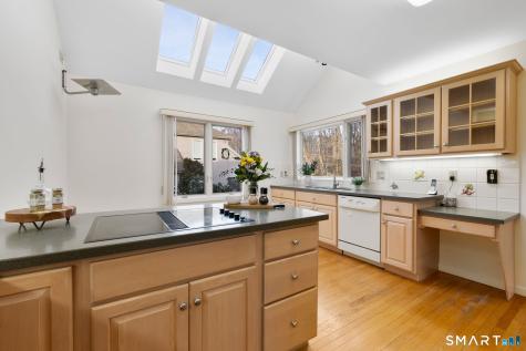 12 Elizabeth Court Stonington CT 06355