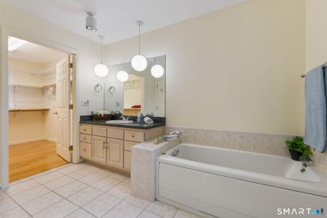 12 Elizabeth Court Stonington CT 06355