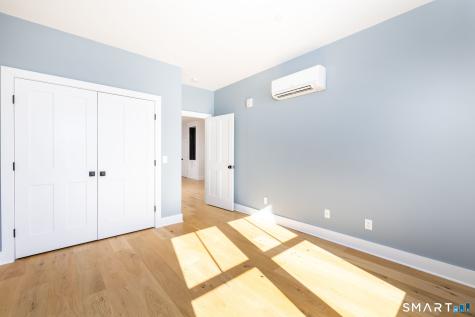 185 Main Street East Lyme CT 06357