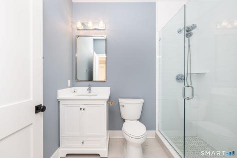 185 Main Street East Lyme CT 06357