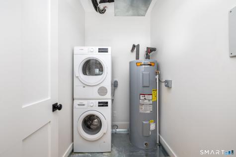 185 Main Street East Lyme CT 06357