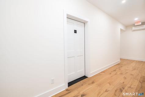 185 Main Street East Lyme CT 06357