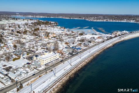 185 Main Street East Lyme CT 06357